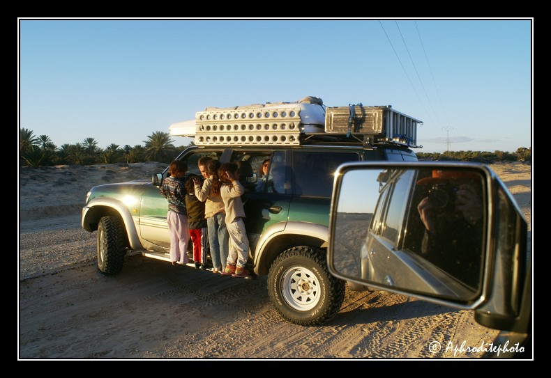 148 Rencontre avec de petits Tunisiens qui quemandent argent et stylos